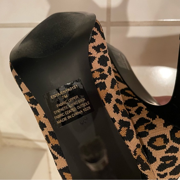 STEVE MADDEN Enya Leopard Animal Print Sock Bootie Stiletto Size 7 Like New - Picture 7 of 12